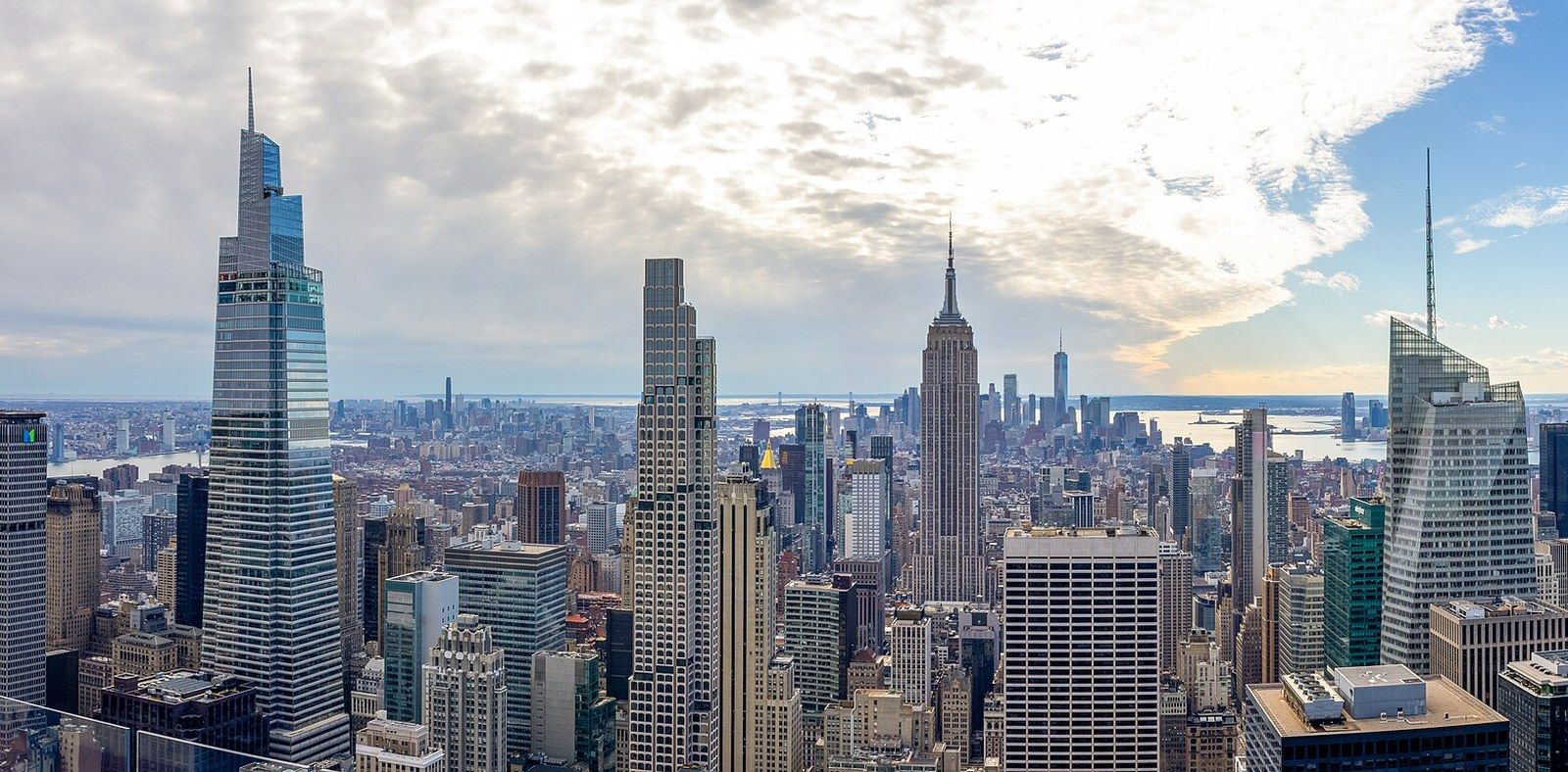 Midtown Manhattan towers rising above lower buildings, looking south, a Wikimedia Commons photograph in Michael Stern's encyclopedia