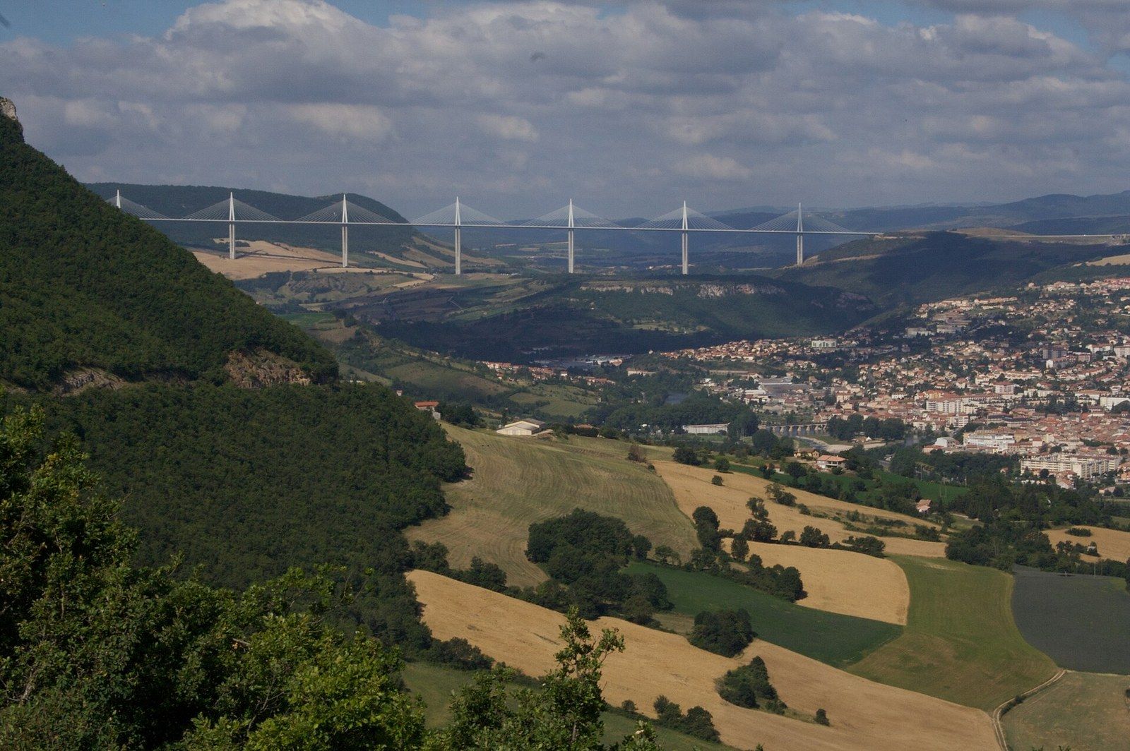 A multi span cable stayed viaduct crossing a wide valley seen from a hillside, a Wikimedia Commons photograph in Michael Stern's encyclopedia